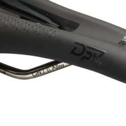Selle DPV Titan Short Open-Fit Titanium Noir Anthracite 8 Selle DPV Titan Short Open-Fit Titanium Noir Anthracite -Pro Vélo Soldes dpv c2991908 04 003